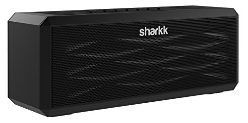 SHARKK® Boombox Altavoz Portátil Bluetooth 4.0 (18+ horas de batería, 10W de Potencia, Tecnología NFC, Micrófono Incorporado para Llamadas, Botones con Iluminación Automática) [versión inglesa, se puede cargar por USB o con adaptador propio]
